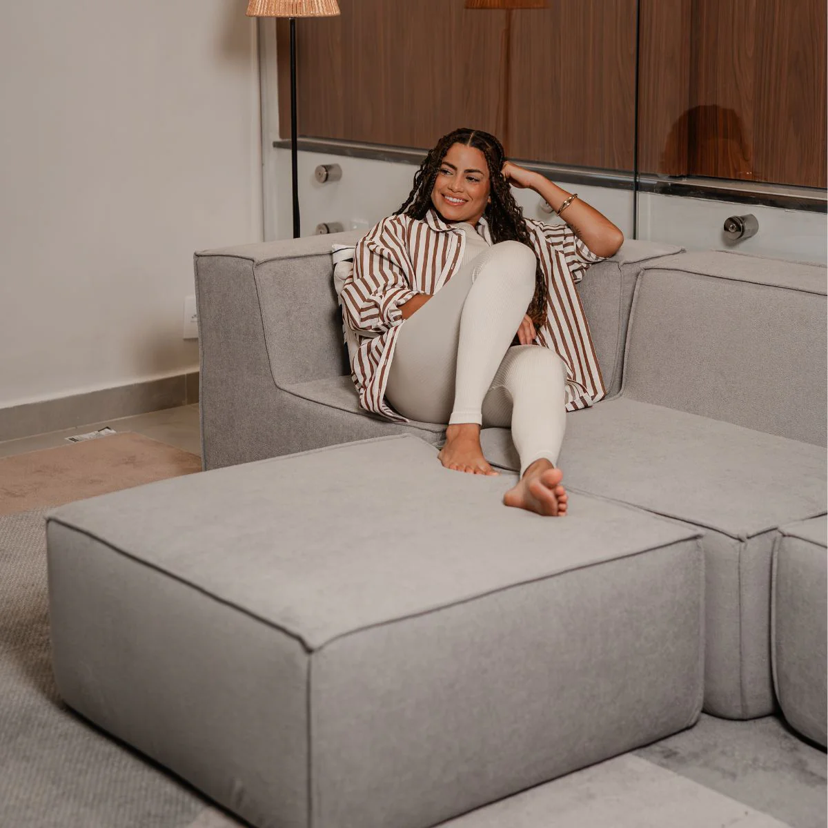 Sofá Modular Flow Boucle Cinza - 3 Lugares - 2 Cantos com Apoio de Pé - Image 6