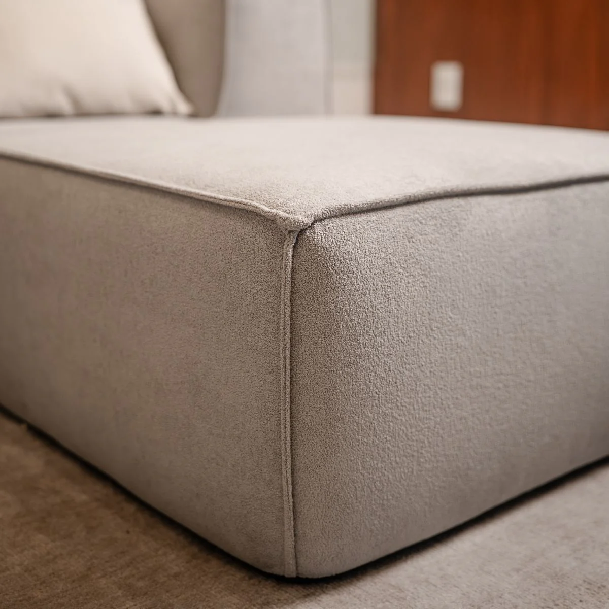 Sofá Modular Flow Boucle Cinza - 3 Lugares - 2 Cantos com Apoio de Pé - Image 7